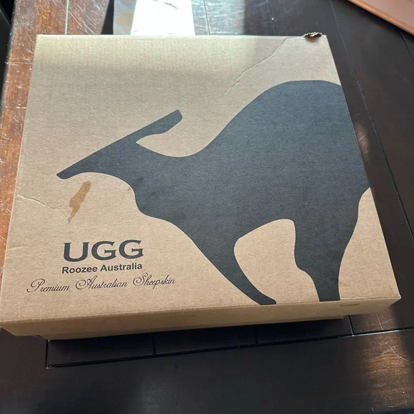 UGG Premium Short Classic Chestnut Boots - Picture 9 of 13